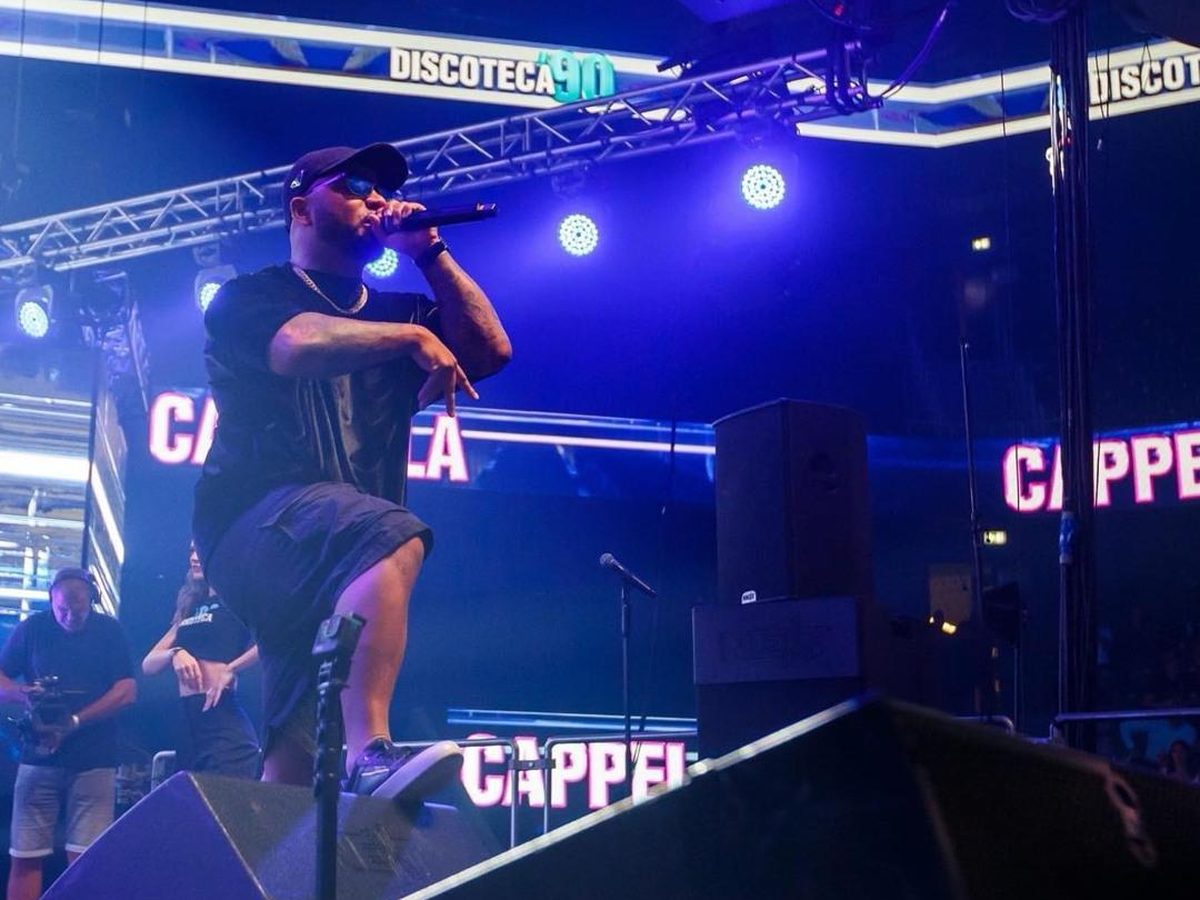 Mc Roach performing live